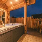 Cosy W/ Jacuzzi In Amazing Region Domek alpejski