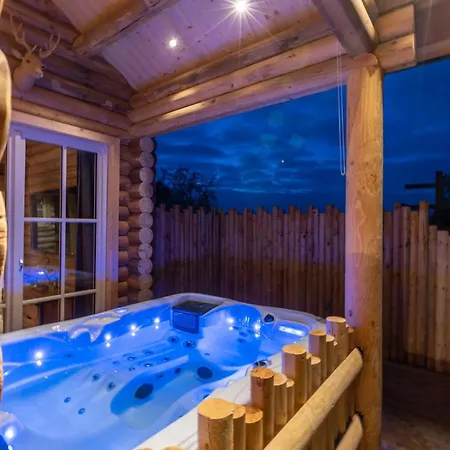 Cosy W/ Jacuzzi In Amazing Region Chalet