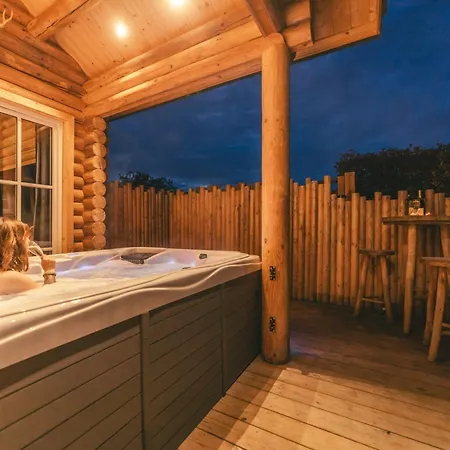 Cosy W/ Jacuzzi In Amazing Region Шале