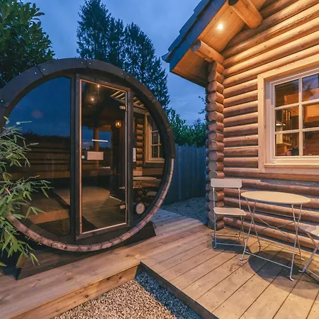 Cosy W/ Jacuzzi In Amazing Region Chalet